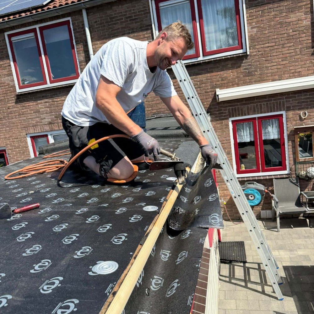 Feitsma dakwerken - Tom Feitsma in actie