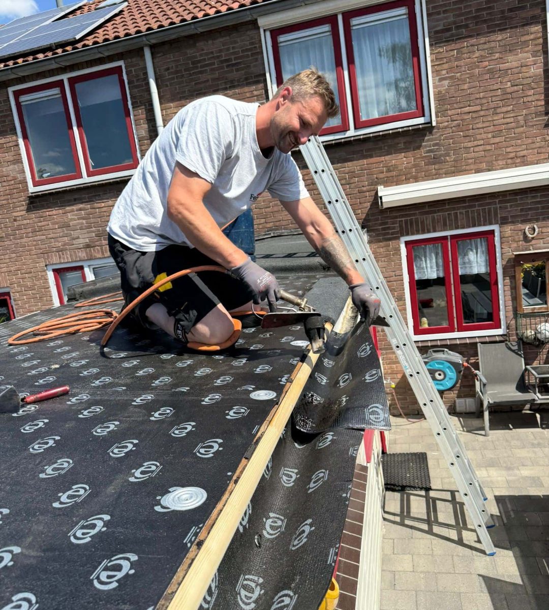 Feitsma dakwerken - Tom Feitsma in actie